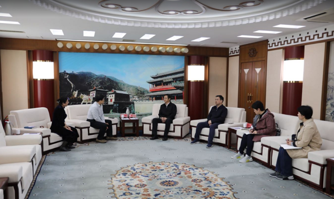 区领导与亚洲色欲色欲大片WWW无码座谈交流